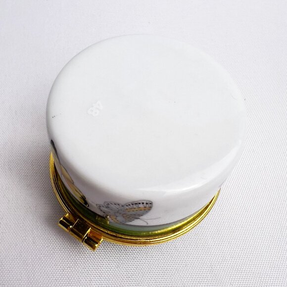 Butterfly Porcelain Trinket Box Green & White Hinged with Gold Heart Clasp - Picture 8 of 12